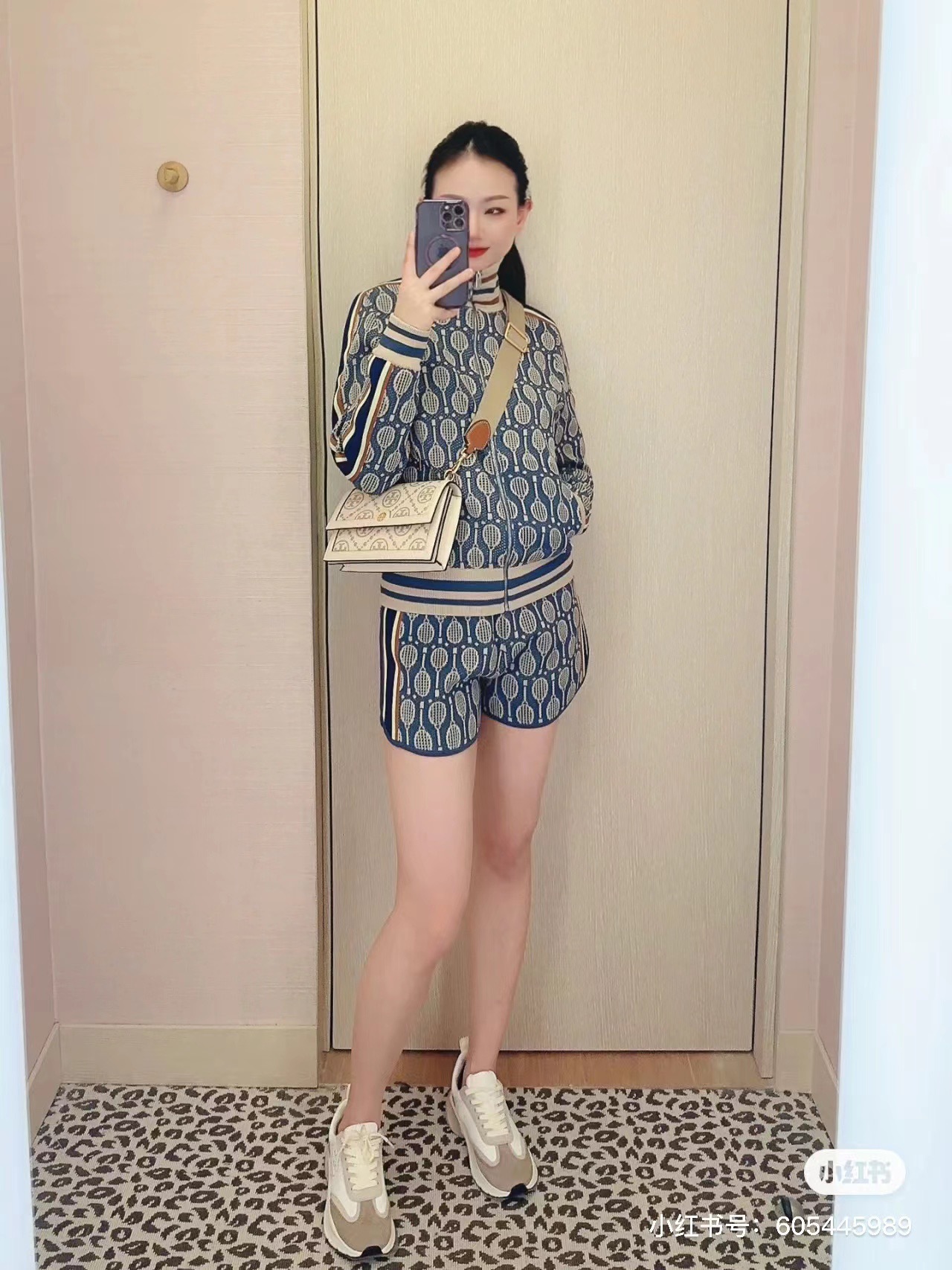 7D612743-AD51-4AA0-A291-C60AA3418F34