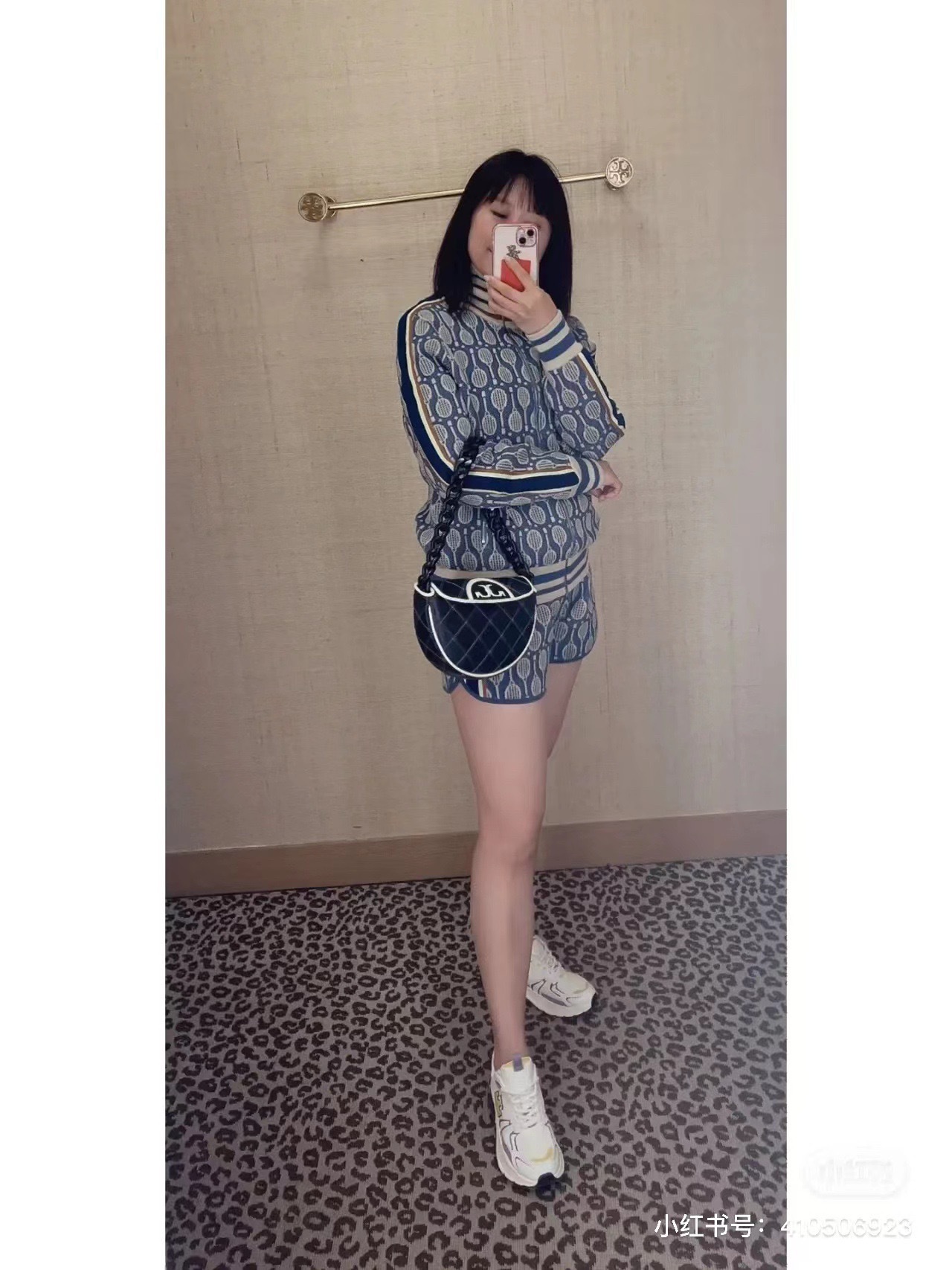 22AF690F-6611-4924-A064-6787BE60B062