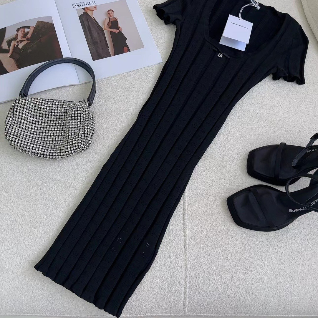 2E04E3E8-1E25-4EF8-B2EE-F33A734C72FE