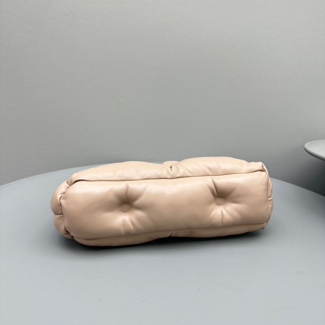 4C4ED967-4A25-4A0F-97ED-7B33206E8AD0