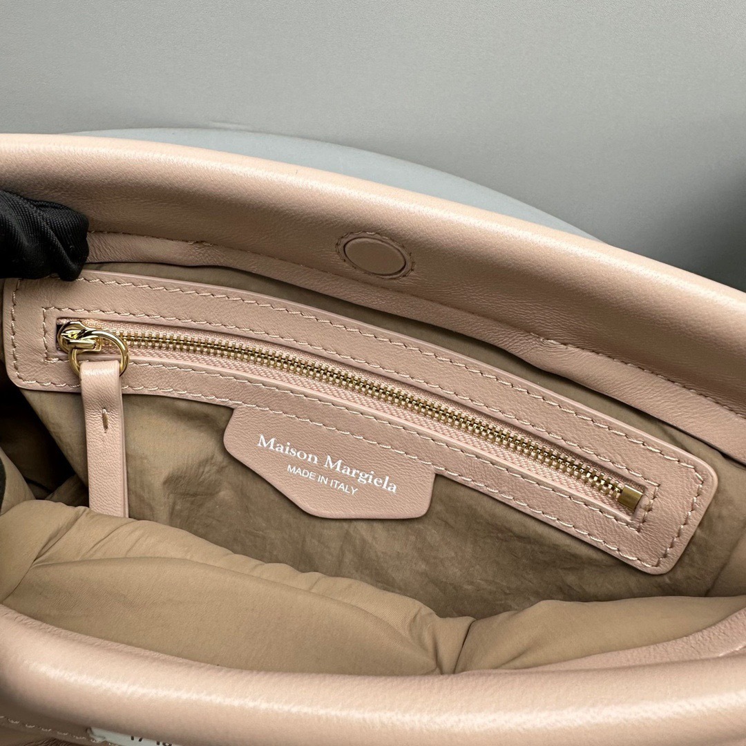 7D7D79F0-F332-4540-93B6-A61B5446E12C