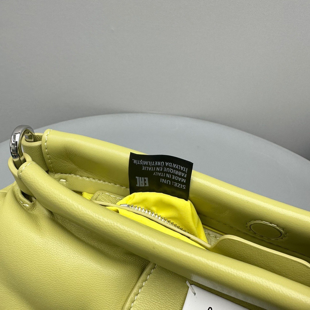 B8A95AF3-4AF0-49FF-BF01-F7A1E42F8928