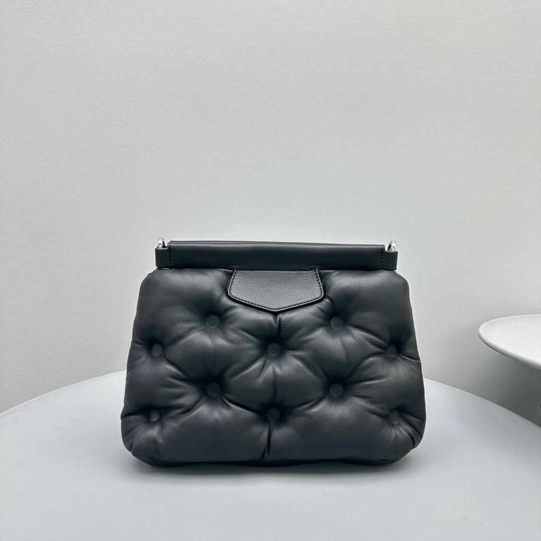 DCCCBB95-A4FB-4B00-A7B3-25316EC21057