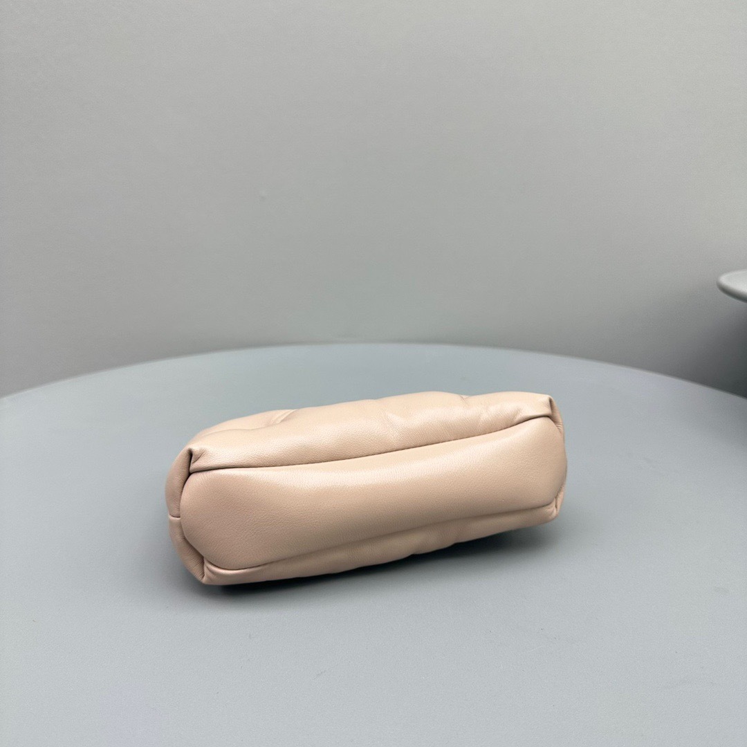 7189356F-C7E2-44CB-BCD0-03B7B4724BF8