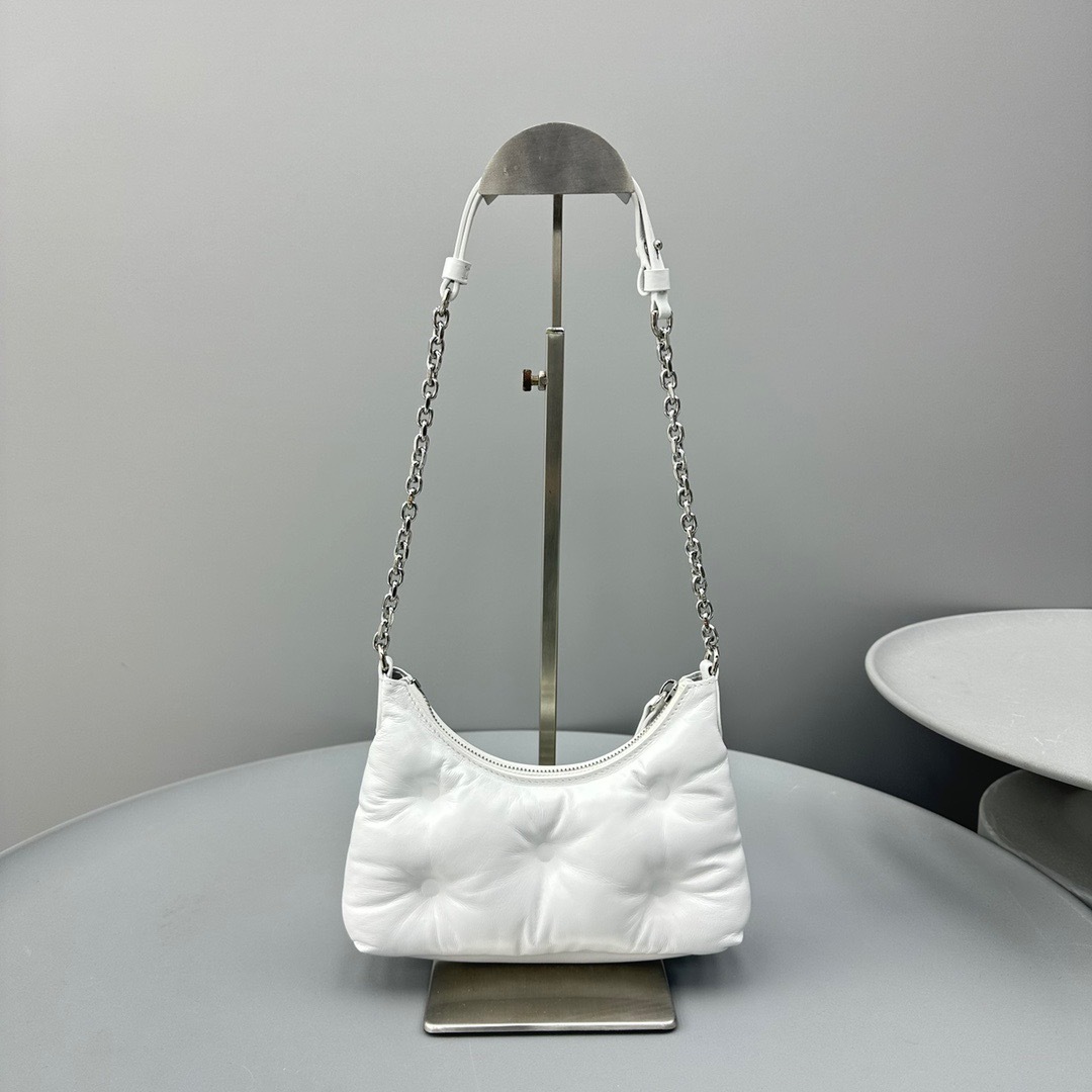 E73B59DF-1C5D-471B-8B98-AD3D753ED6E4