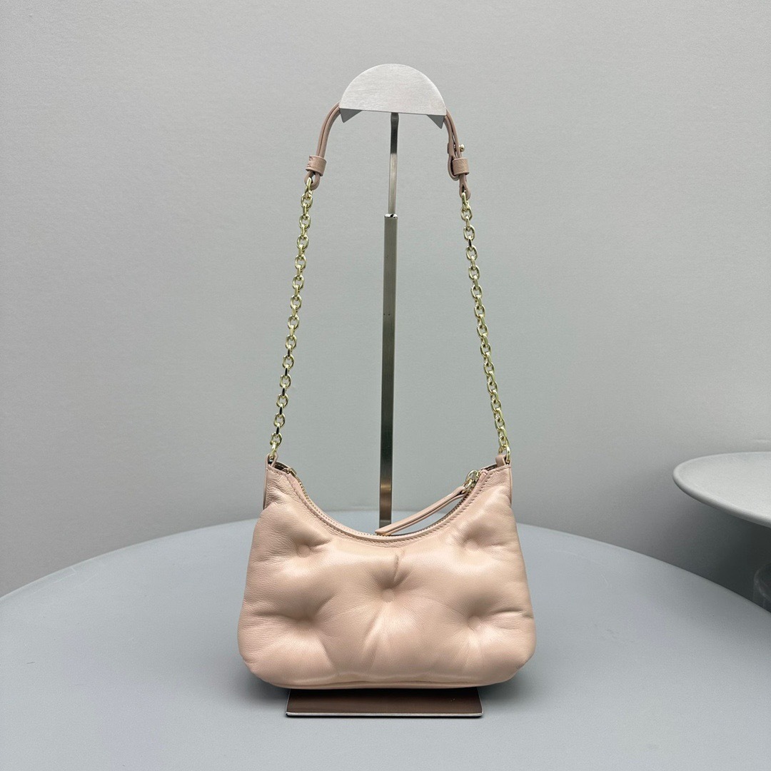 6484A962-0AE8-49F2-B93B-ED6C470909C6