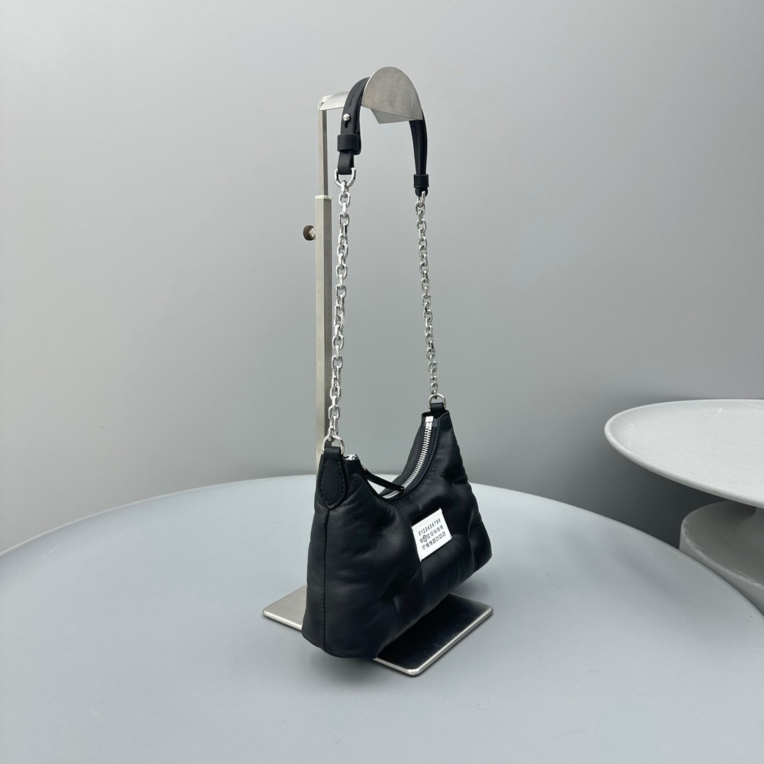 5B18AC85-B5A5-48E8-9CCE-3212960D1788