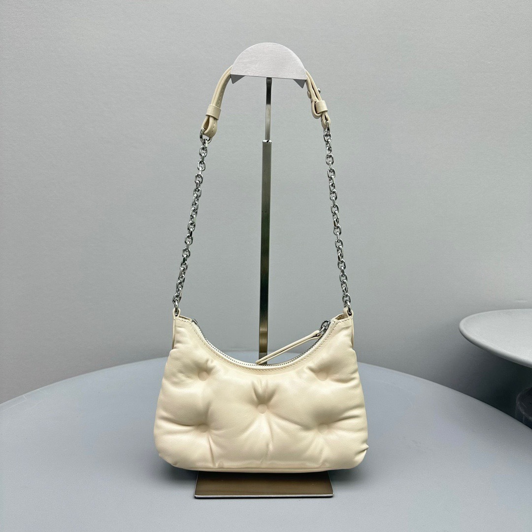 B146B7B2-E341-4CD9-B10C-ADFF1EEED909