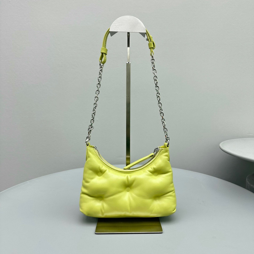 65FC21E2-4191-493F-8021-75D5062C298E