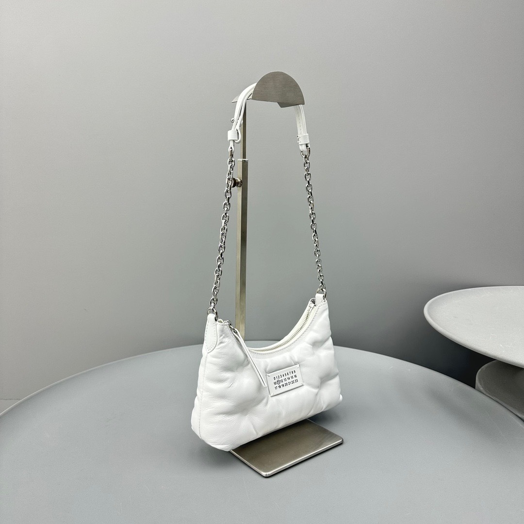 D264F7D1-A2F9-4712-A6CC-3A79FE8CBC15