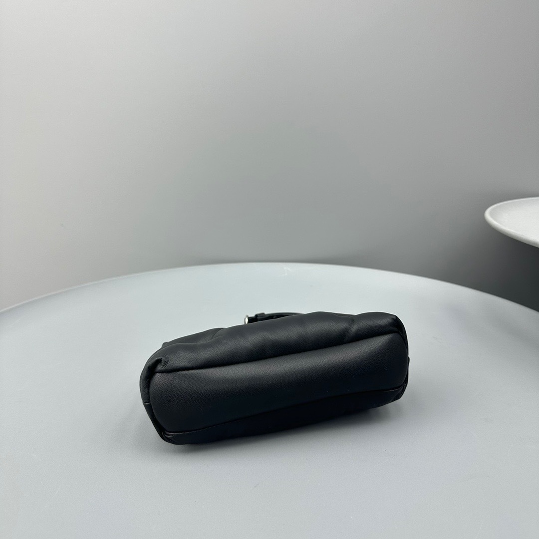 D15C68D2-EAC9-4704-B819-28A4D3F88C51