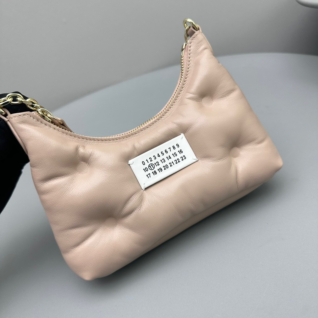 BAC40AD7-1130-4464-A3FD-543F333D0B51