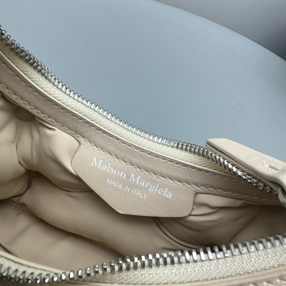 BACFBECD-8157-49F4-92B7-934BFB7417A4