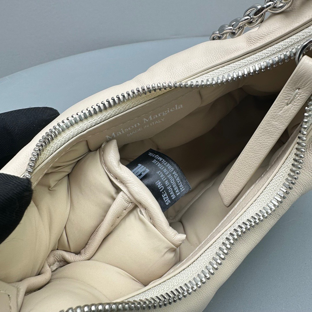 AF1E0345-D415-447C-AF35-5AE9F7C263F1