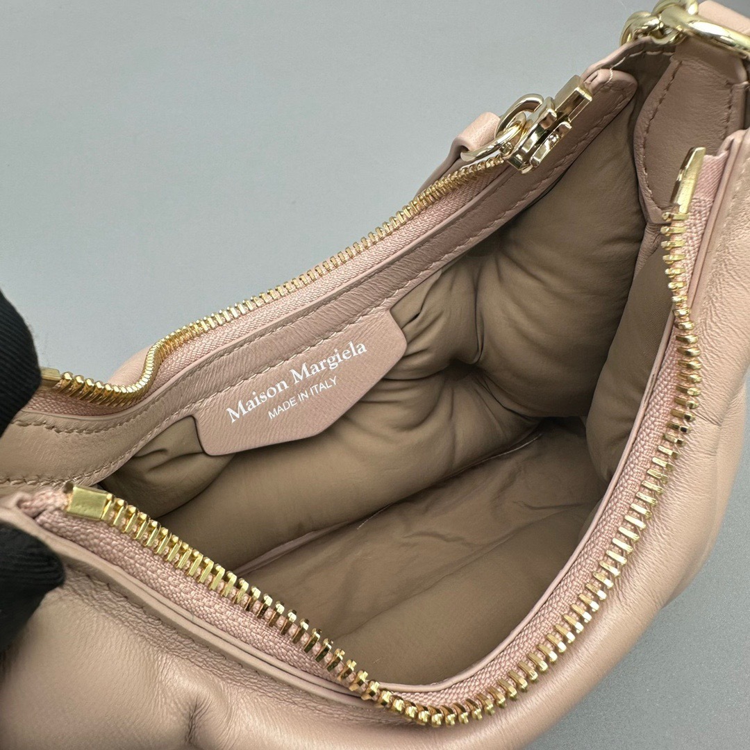 EC169308-FF2A-4F09-829D-82AB76258BF7