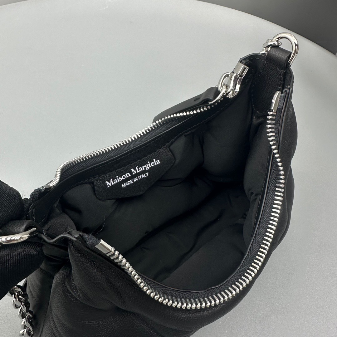 7F3D7EDF-2456-4D19-8884-DA319D87B194