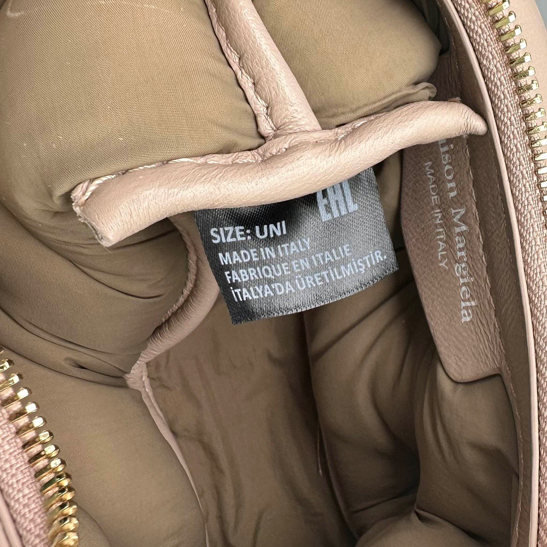 DC99EEDE-FEBD-4E8C-A4EF-85BD0C8BFF45