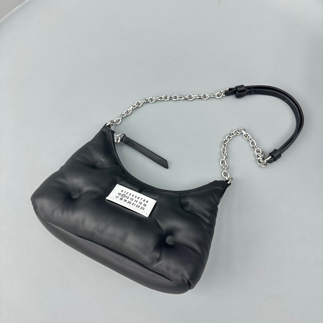 B92F86D6-3B97-403A-9678-D219EAEC47F9