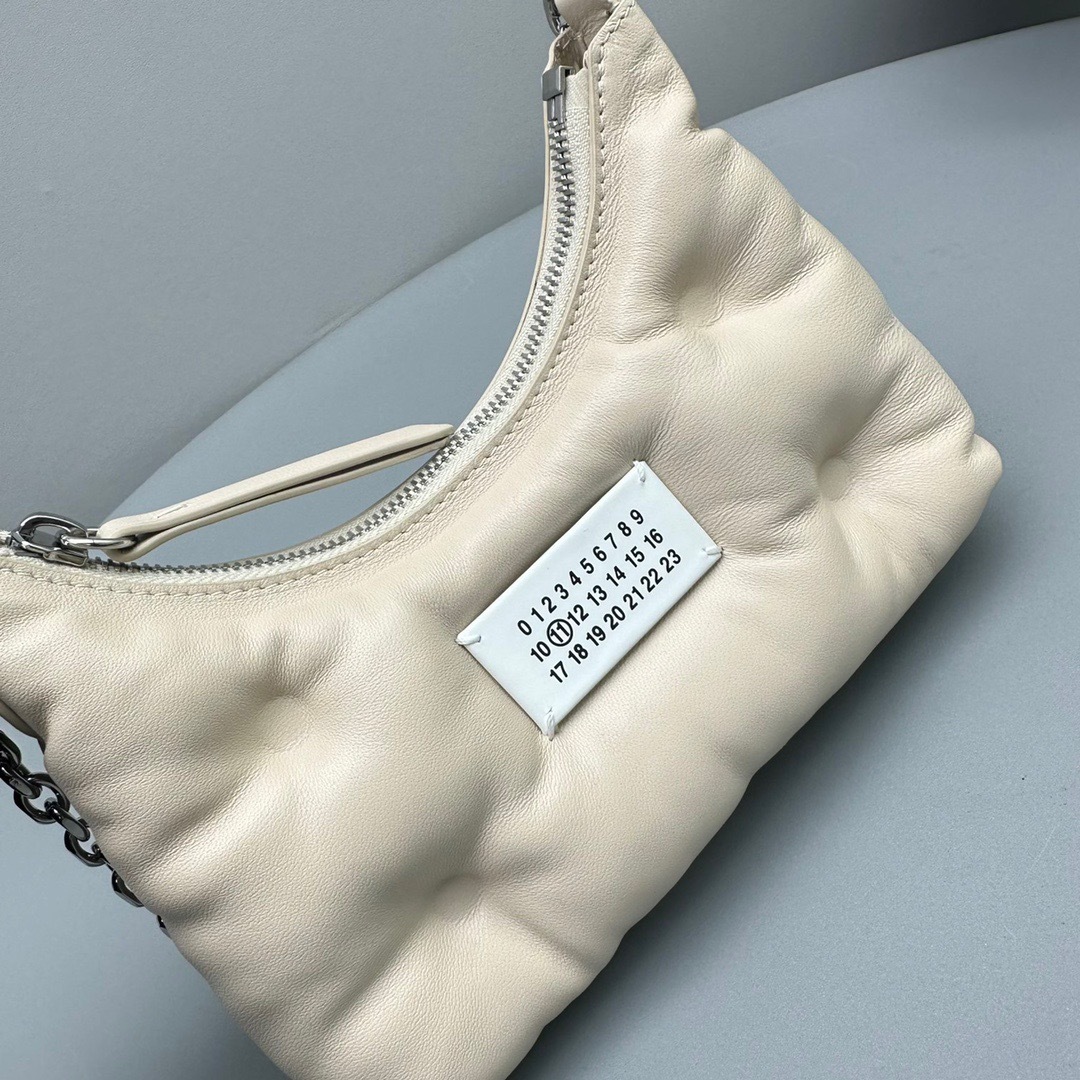 334FB910-45B6-4CF3-827E-6C6787899881