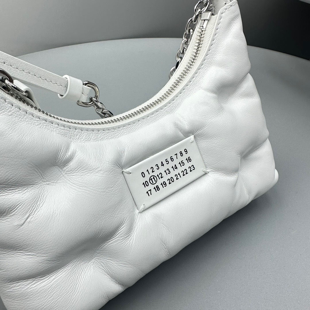 BACB5093-F3F7-4C68-8329-F2BF531C0A49