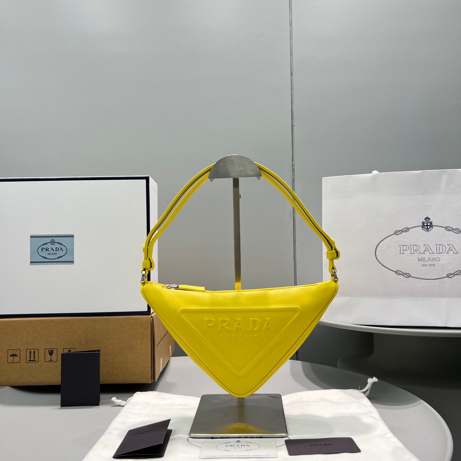 881EB0AA-C7CE-46E6-81D6-3E907D790323