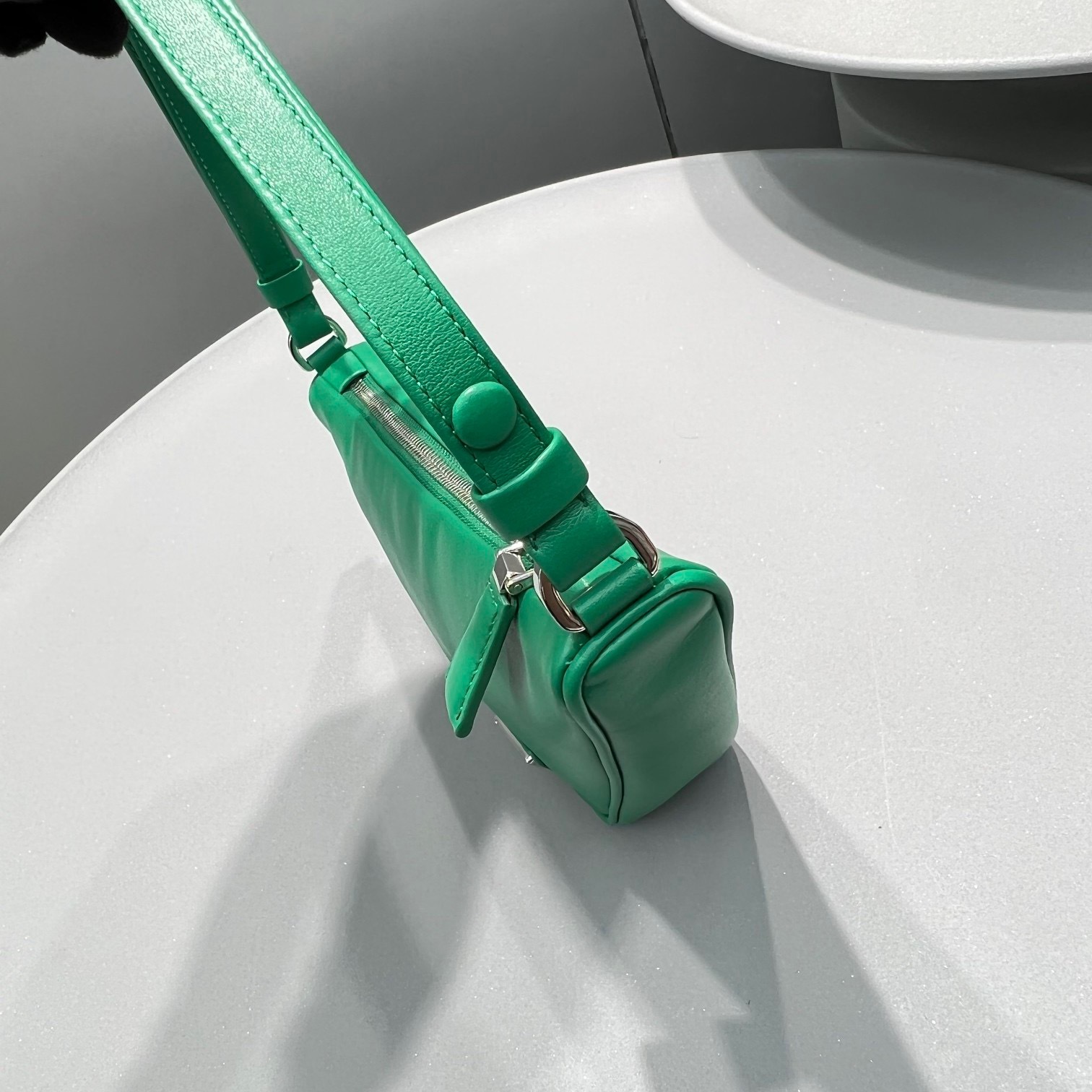 6EEE30EF-2730-4C59-B40A-E9AAFB73A352