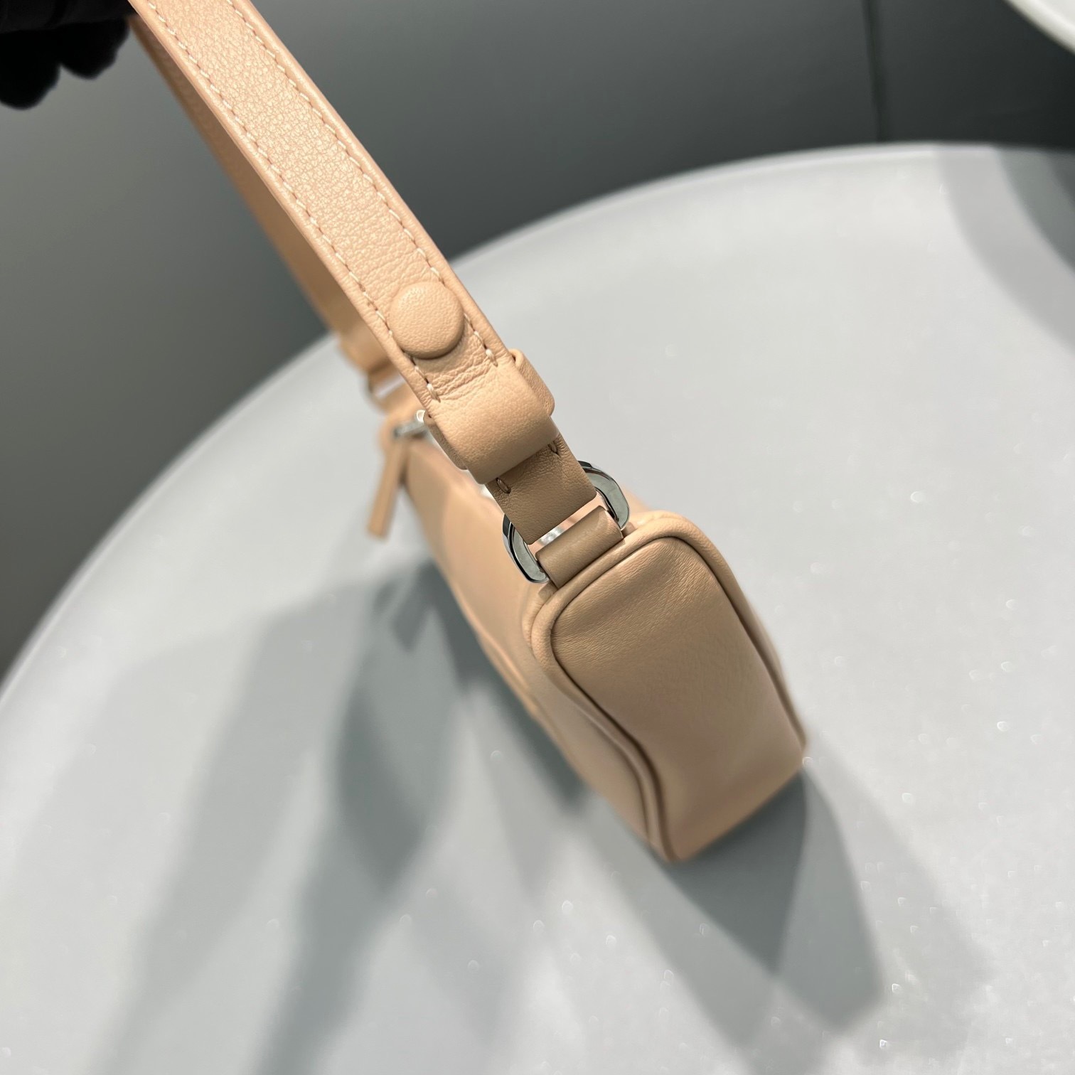 3F622106-6D97-42B1-A633-5FDF3B3AB1DF