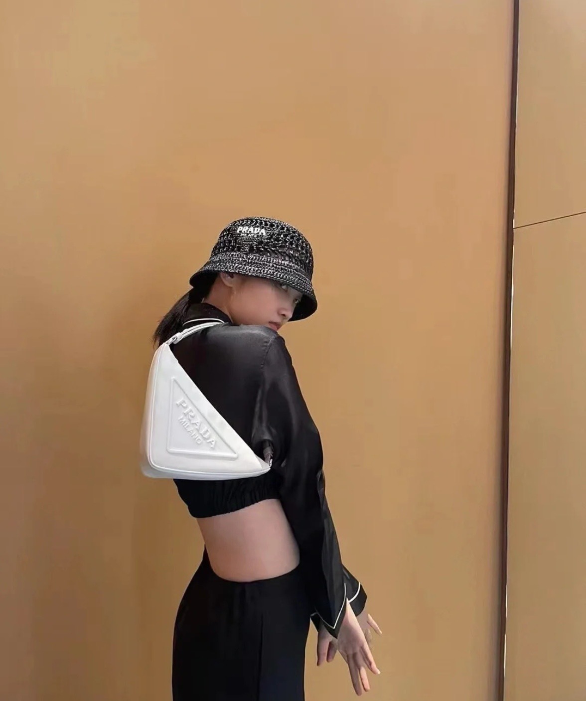 C2768D17-1635-4A42-93A9-415DAE1D83F9