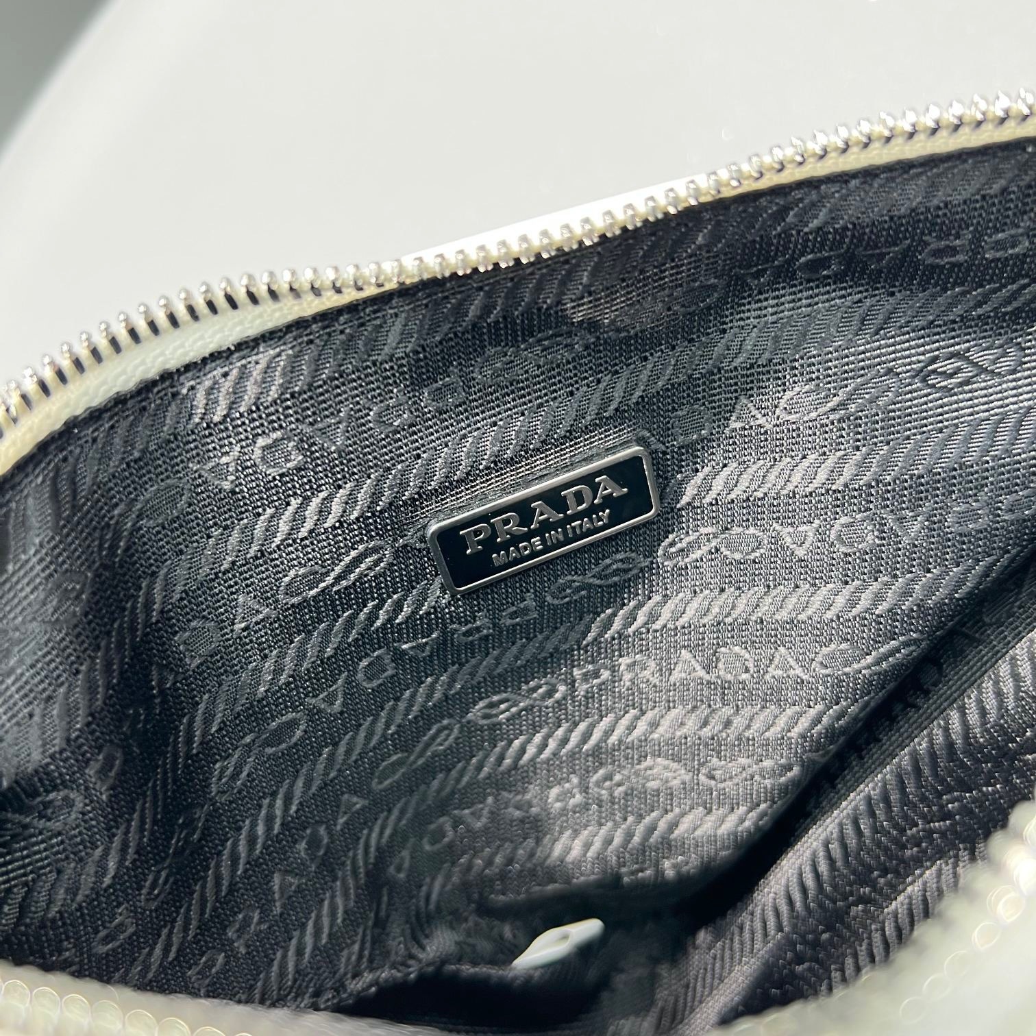 9DB8106A-00E6-4464-A049-99F01A1637D3