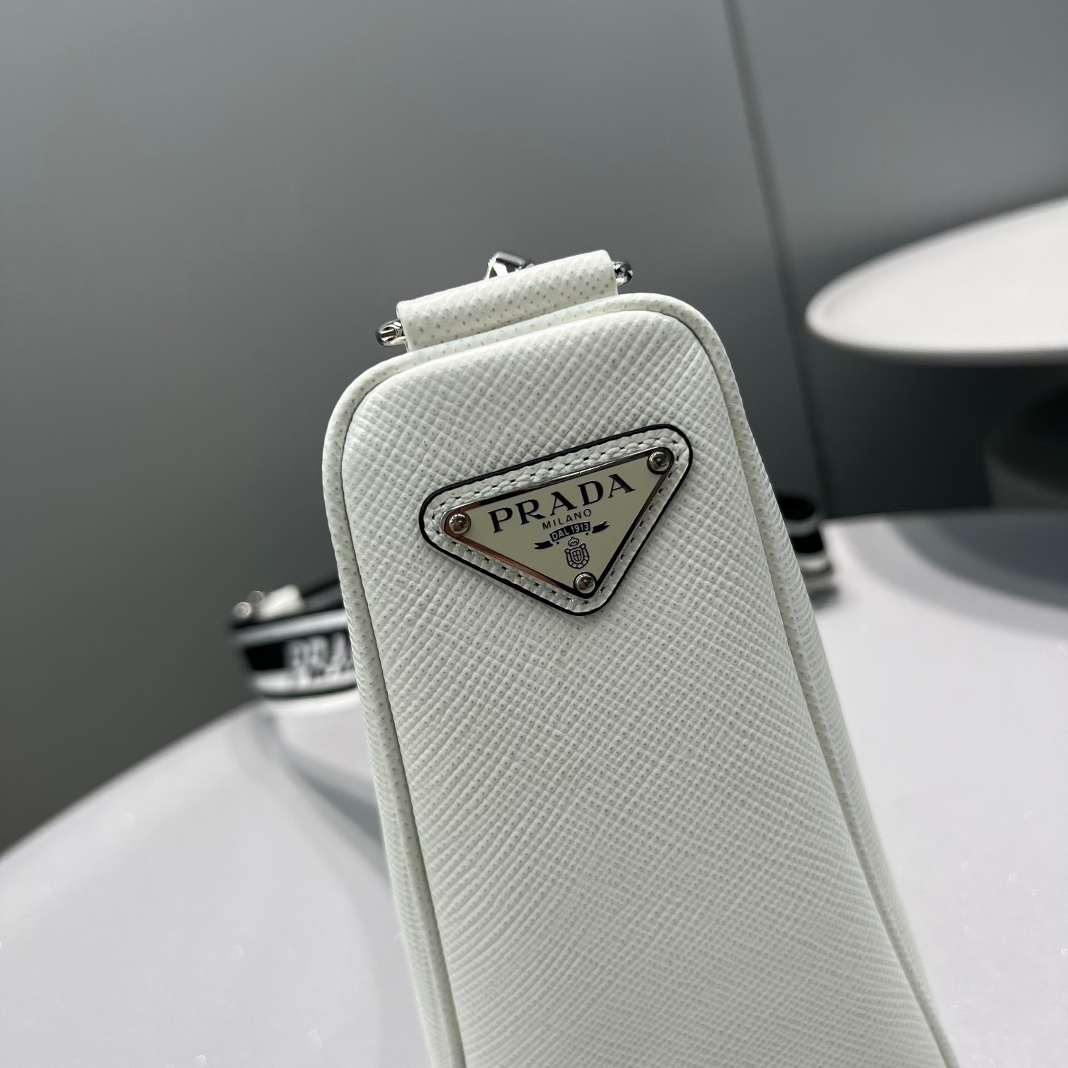 81954078-084D-4CA7-8C1C-6695971CF1FB