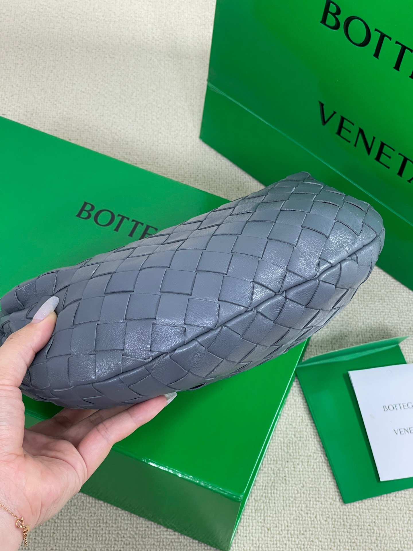 6937E18E-A0B4-477E-9FF4-95537356C282