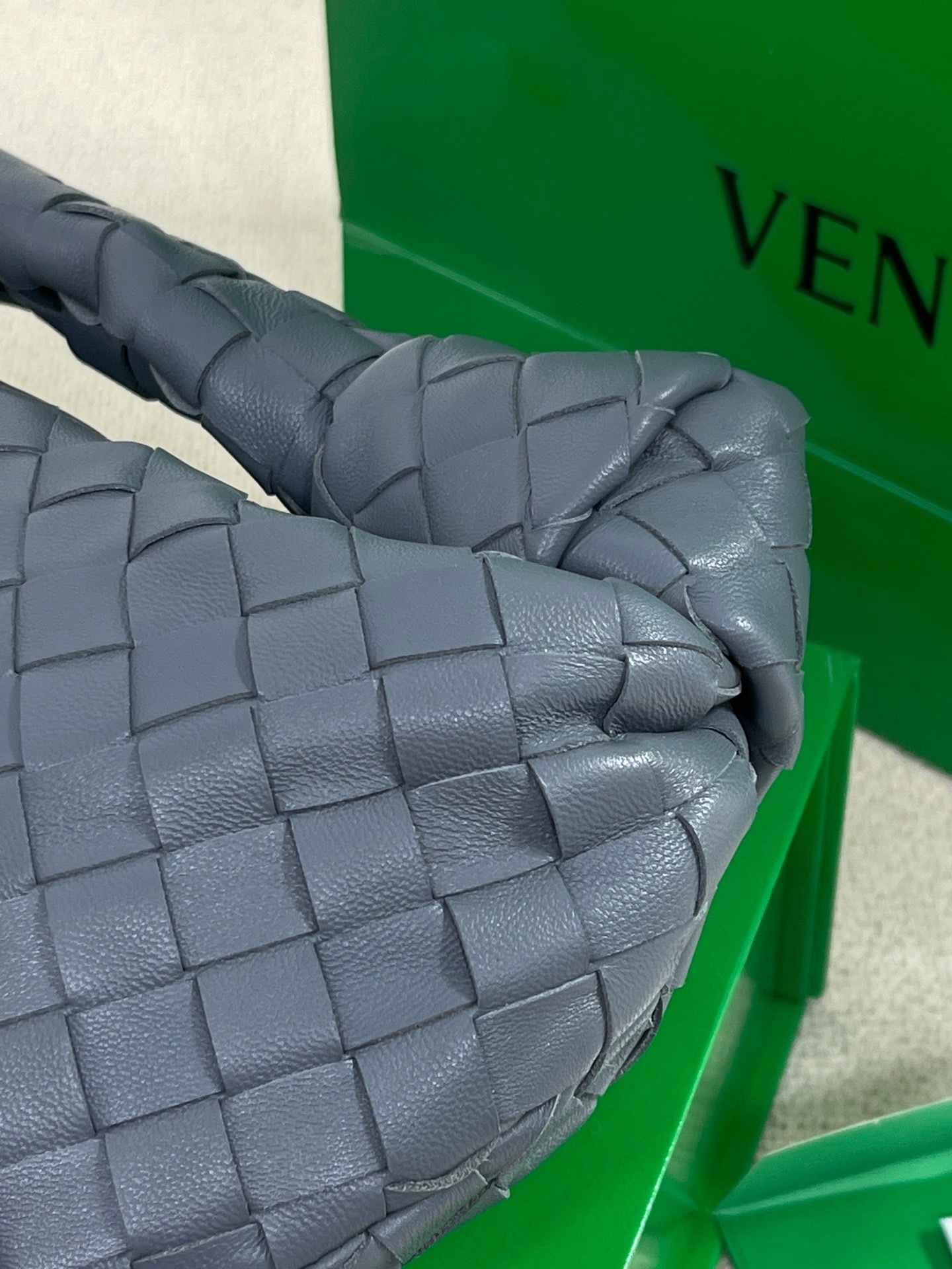 30B6ADA9-2DE3-42D8-B42D-75B526C611E9