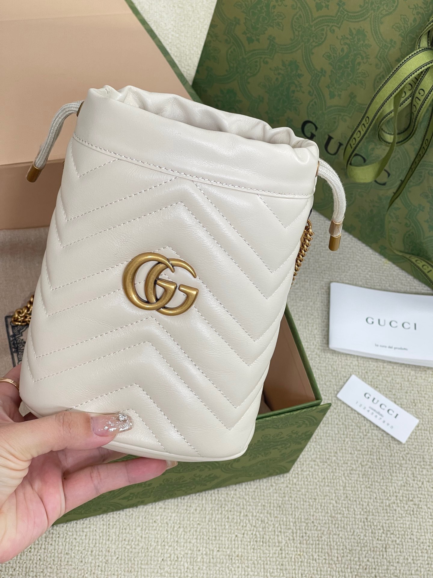 2C5623BF-2304-4553-9BB6-1BD1547998FB