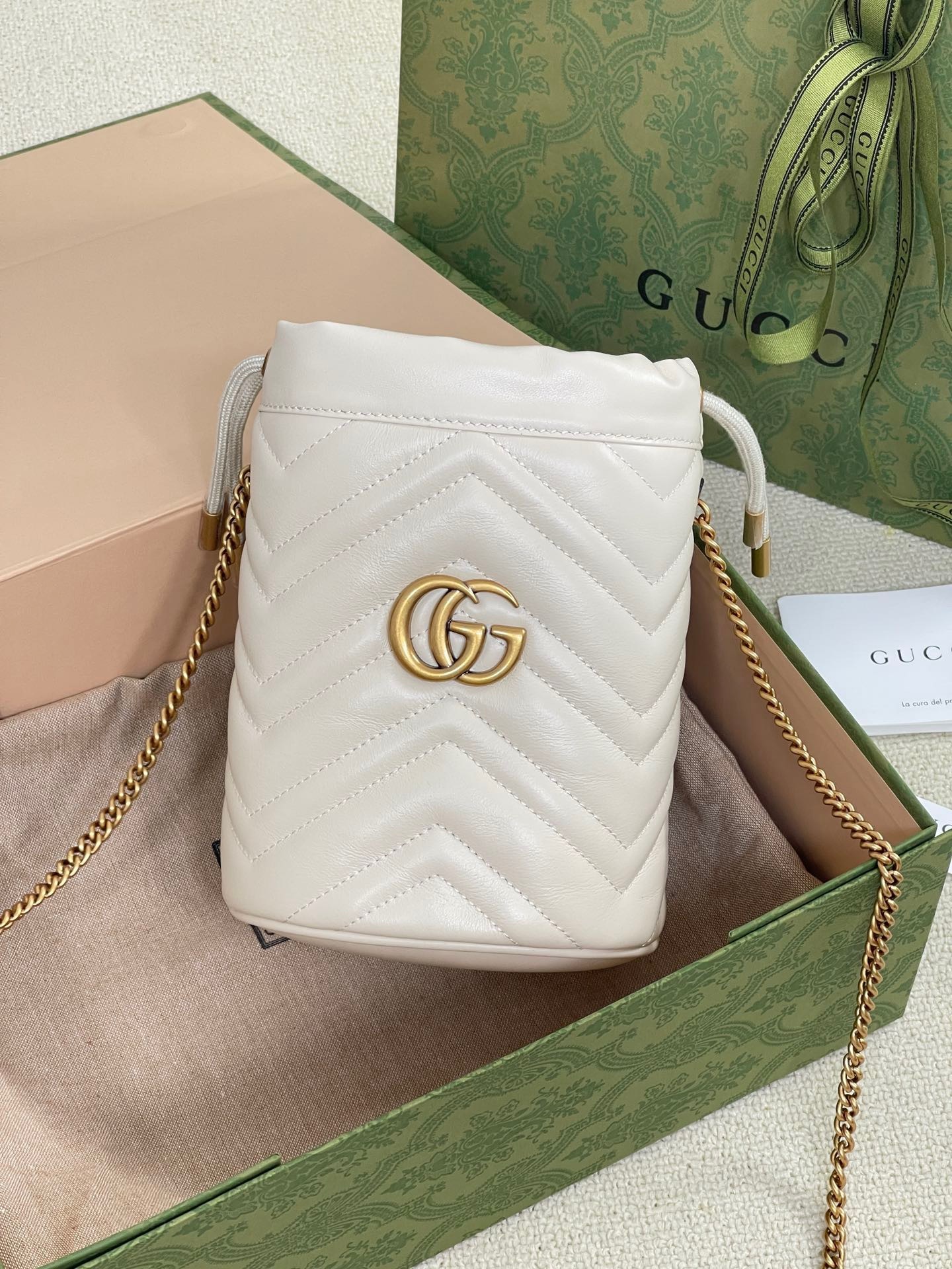 F9D80508-83CC-4862-99DA-F177B8D207AF