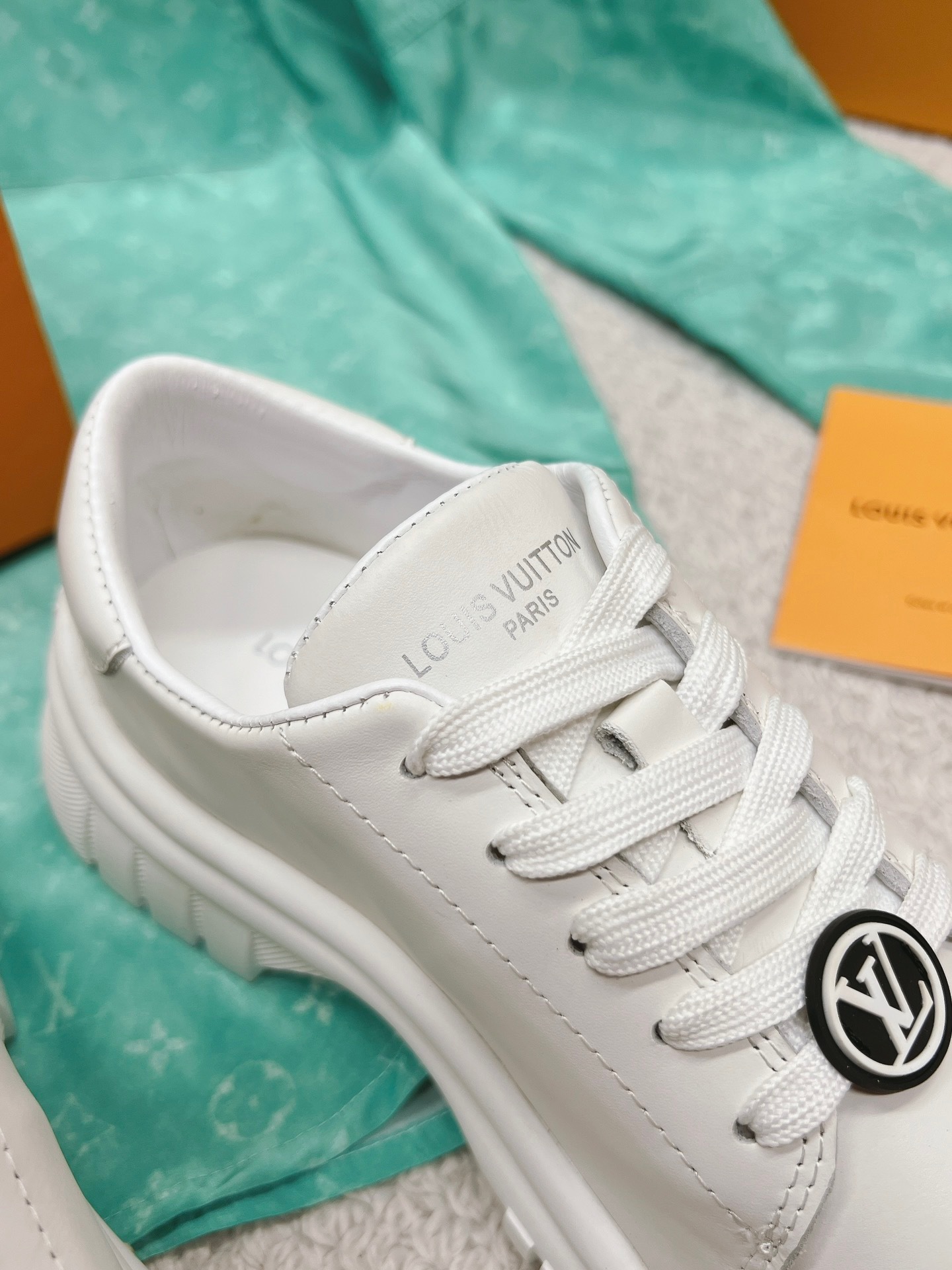 9D5095E1-2515-4B47-BB43-B59512FE2E3B