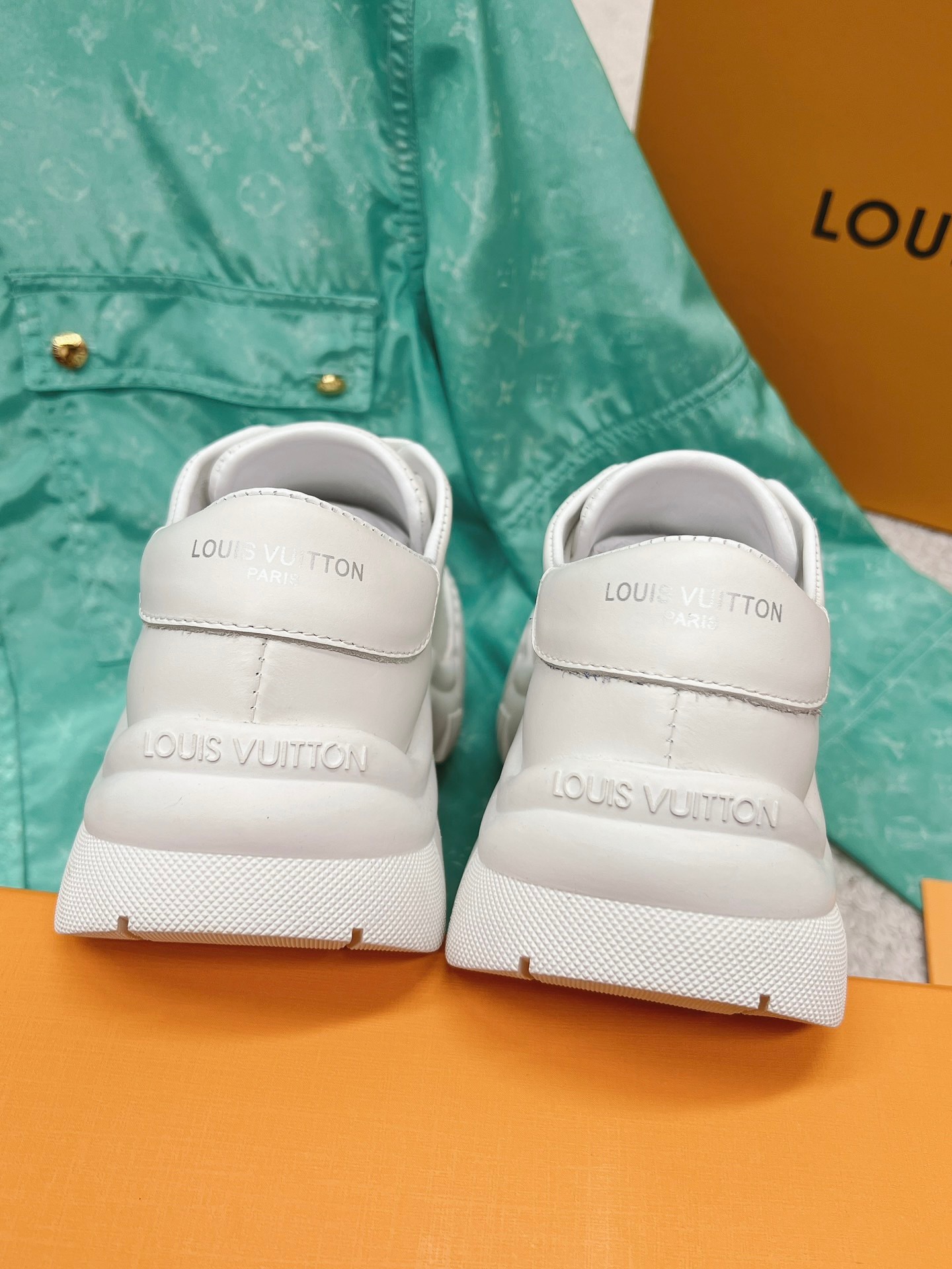 88869A5A-26E1-40D4-AEBF-F8F9F94A9CC6