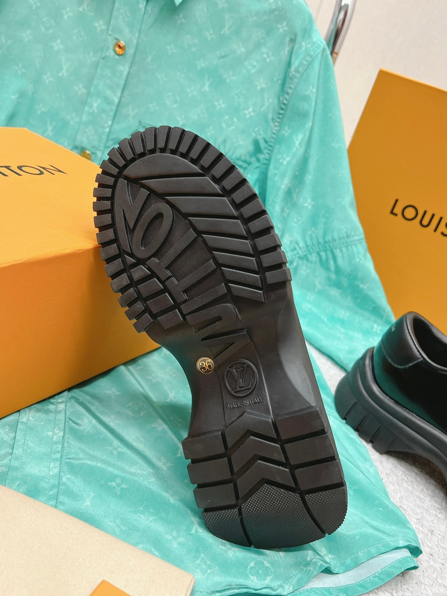 9BB40005-2105-4D7D-A24D-34109977D25F