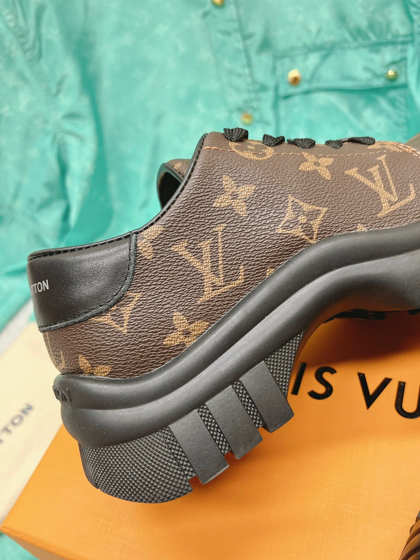 189AE003-F739-4A6C-9C30-031C020D3884