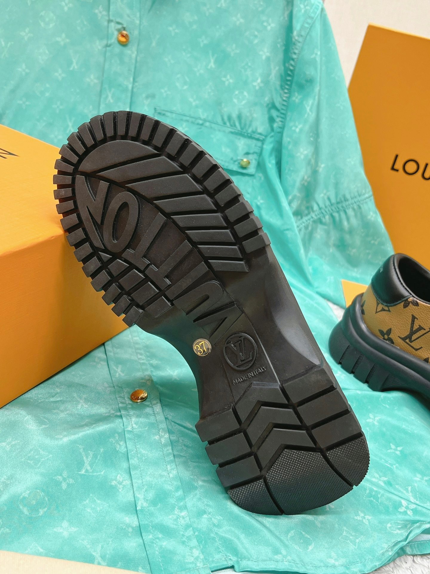 D503EC75-5F80-48F2-AF87-885D6E55F472