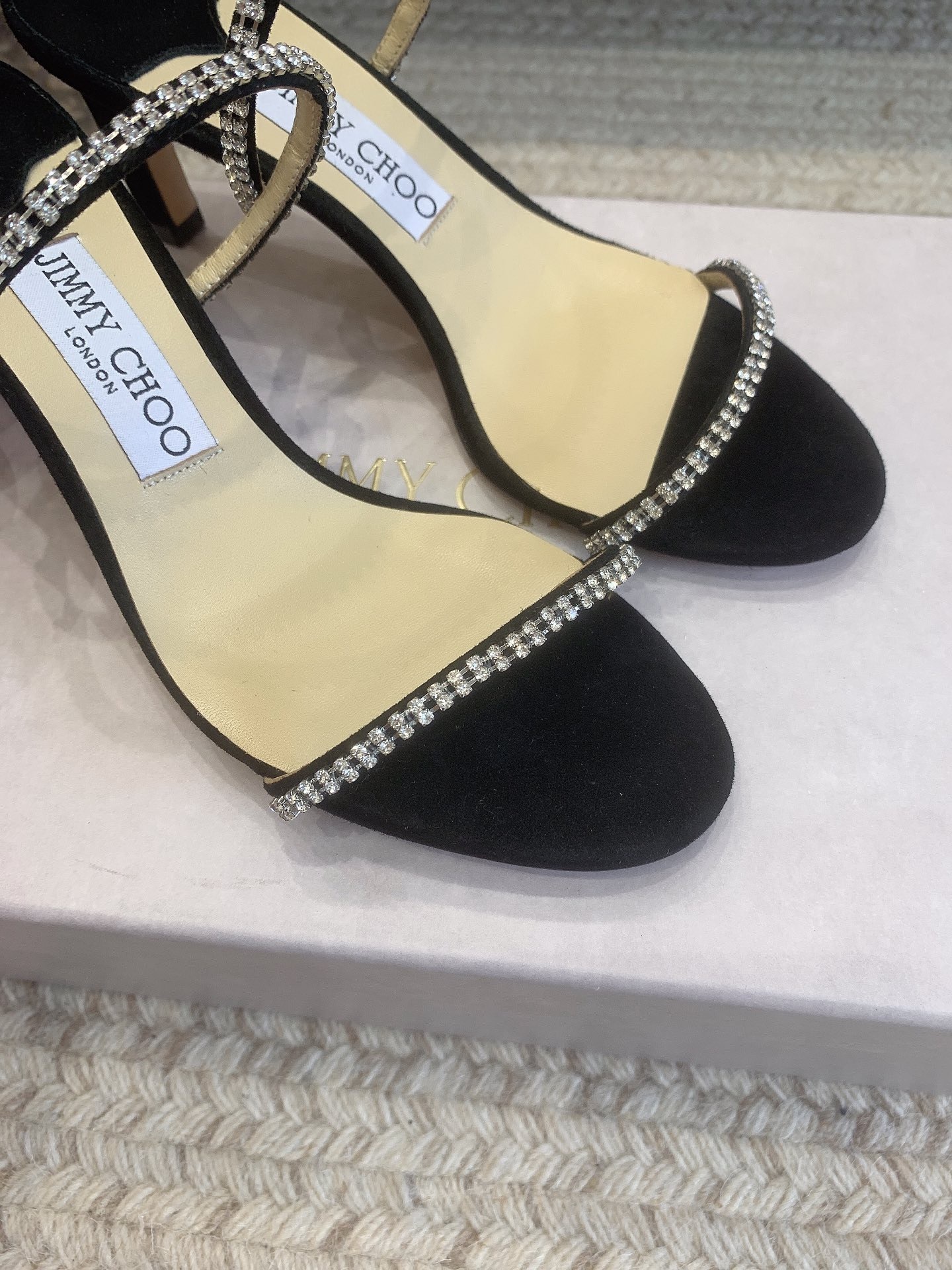 0CC6158C-4771-403F-9F47-CB2EFFB62F63