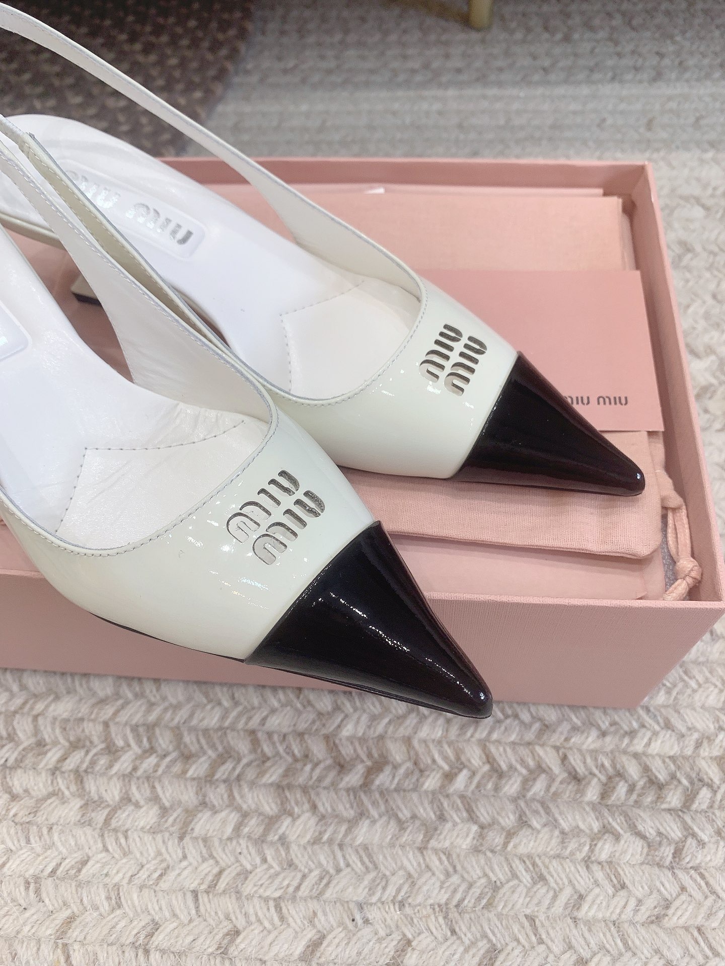 854C42DE-50BF-486B-95A1-A47B92EC7D85