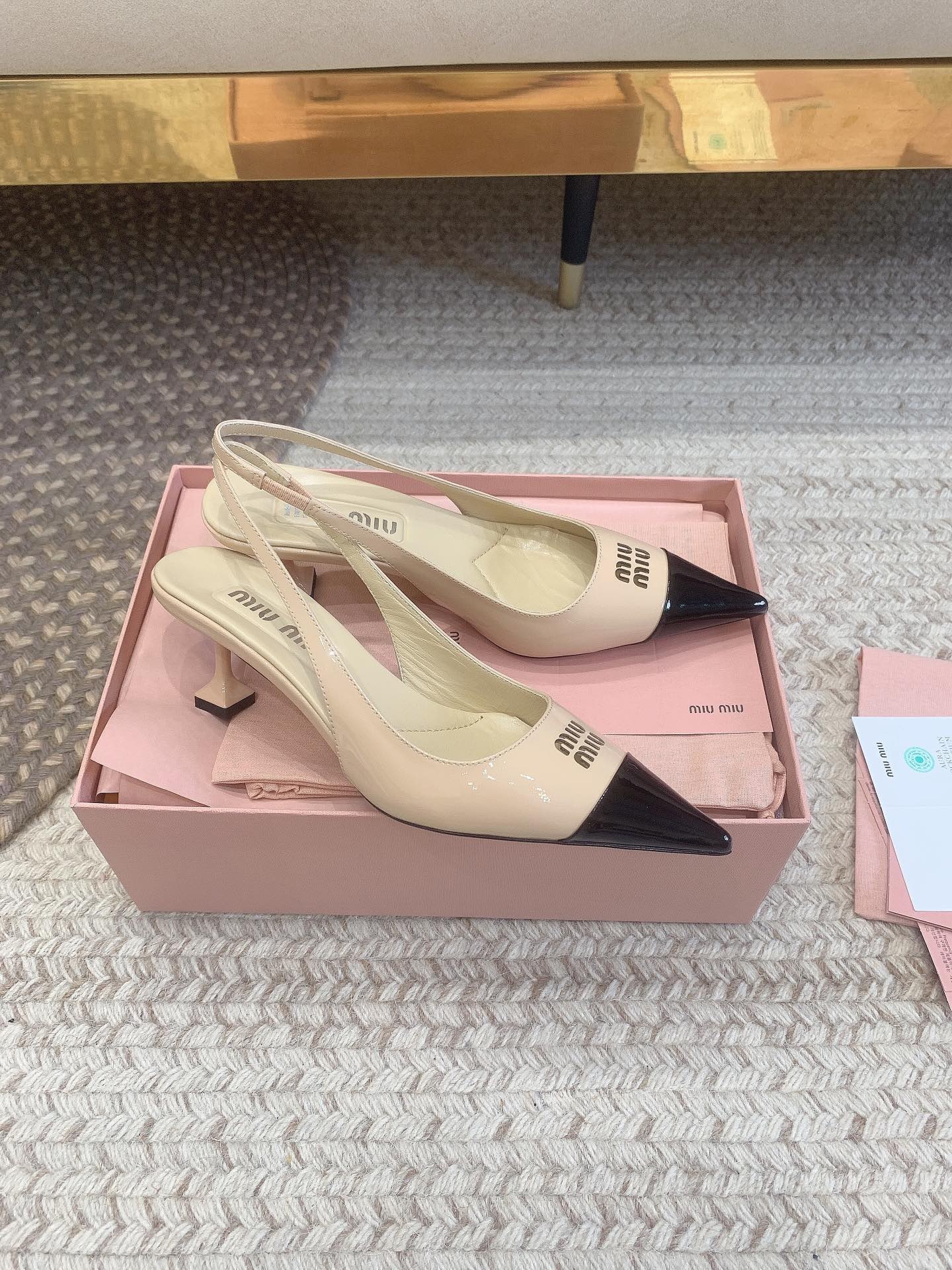 584B8300-6633-41F2-87F7-73E8D4F93847