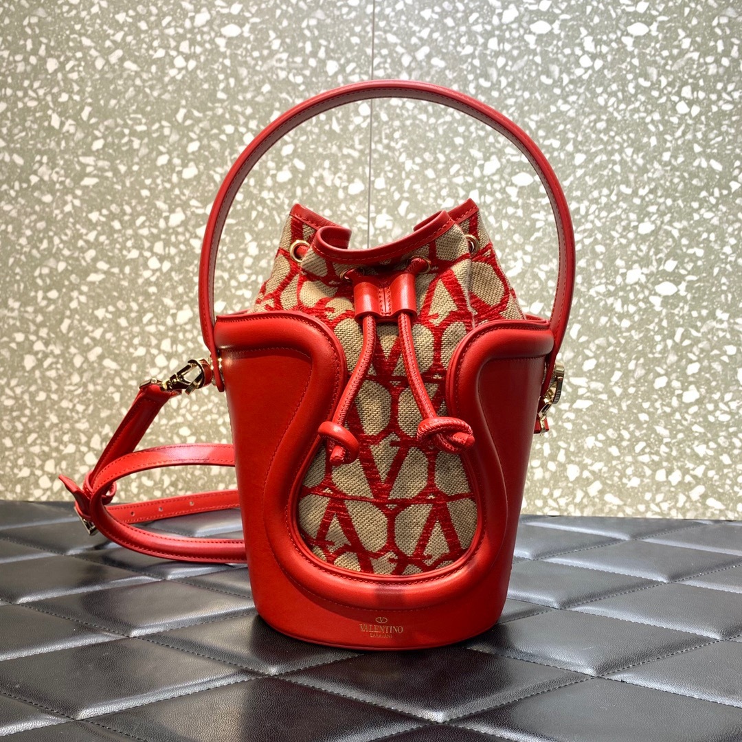 5F7168ED-DDAB-4636-8438-21F8C95EC872