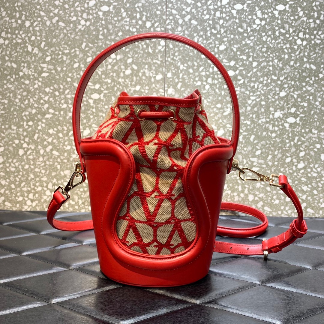 58F3297C-9E93-4ADC-AFF8-B76A8270C3B1