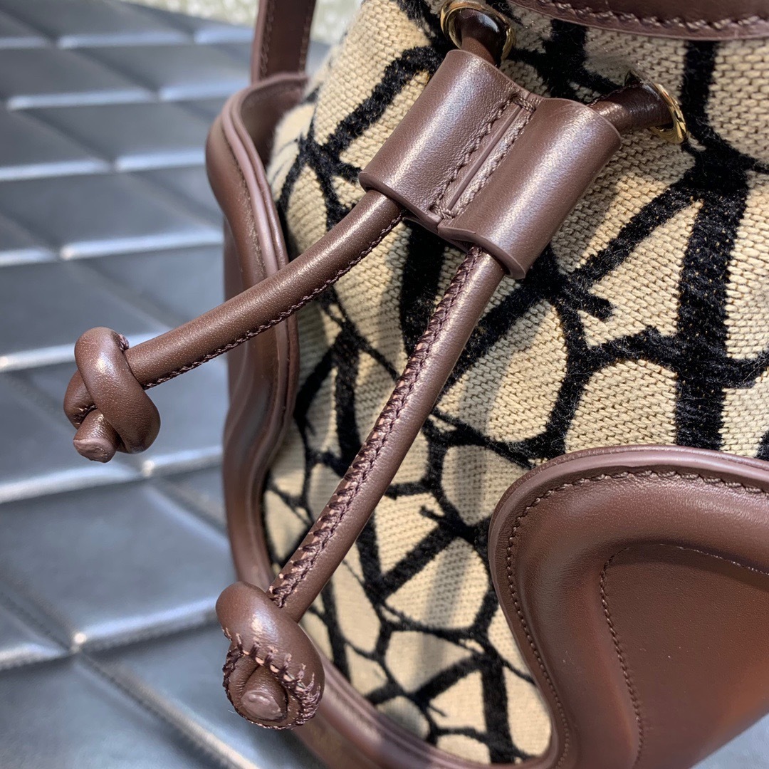 7DD12E58-4A95-45BE-91BA-266F42B1AFEE