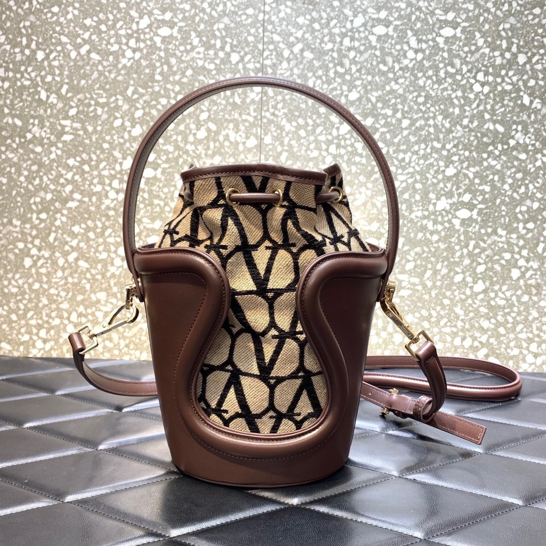 62FB6981-62B4-4A54-A7EC-61C33F546E1B