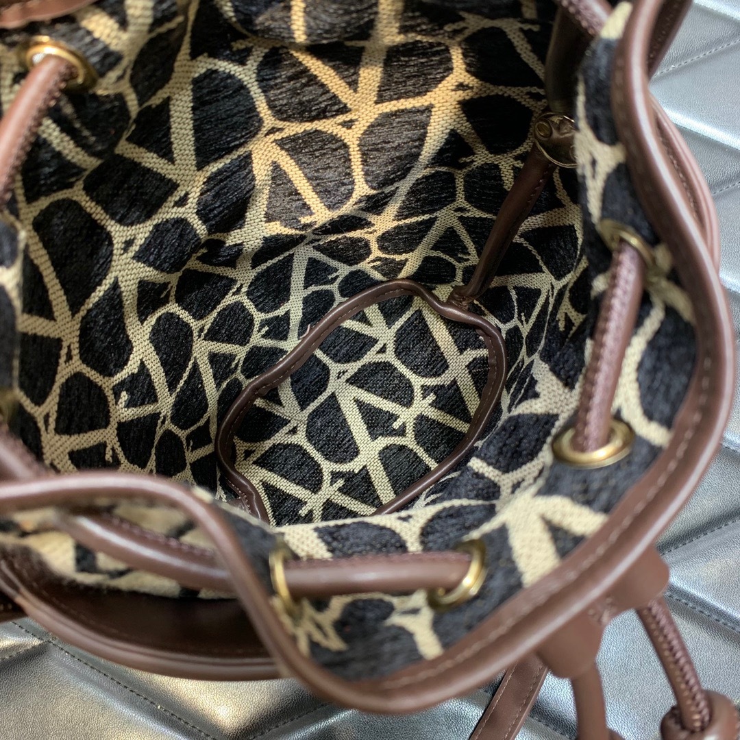 62DB5E3E-6871-4CB2-9CFD-F1408B6C8203