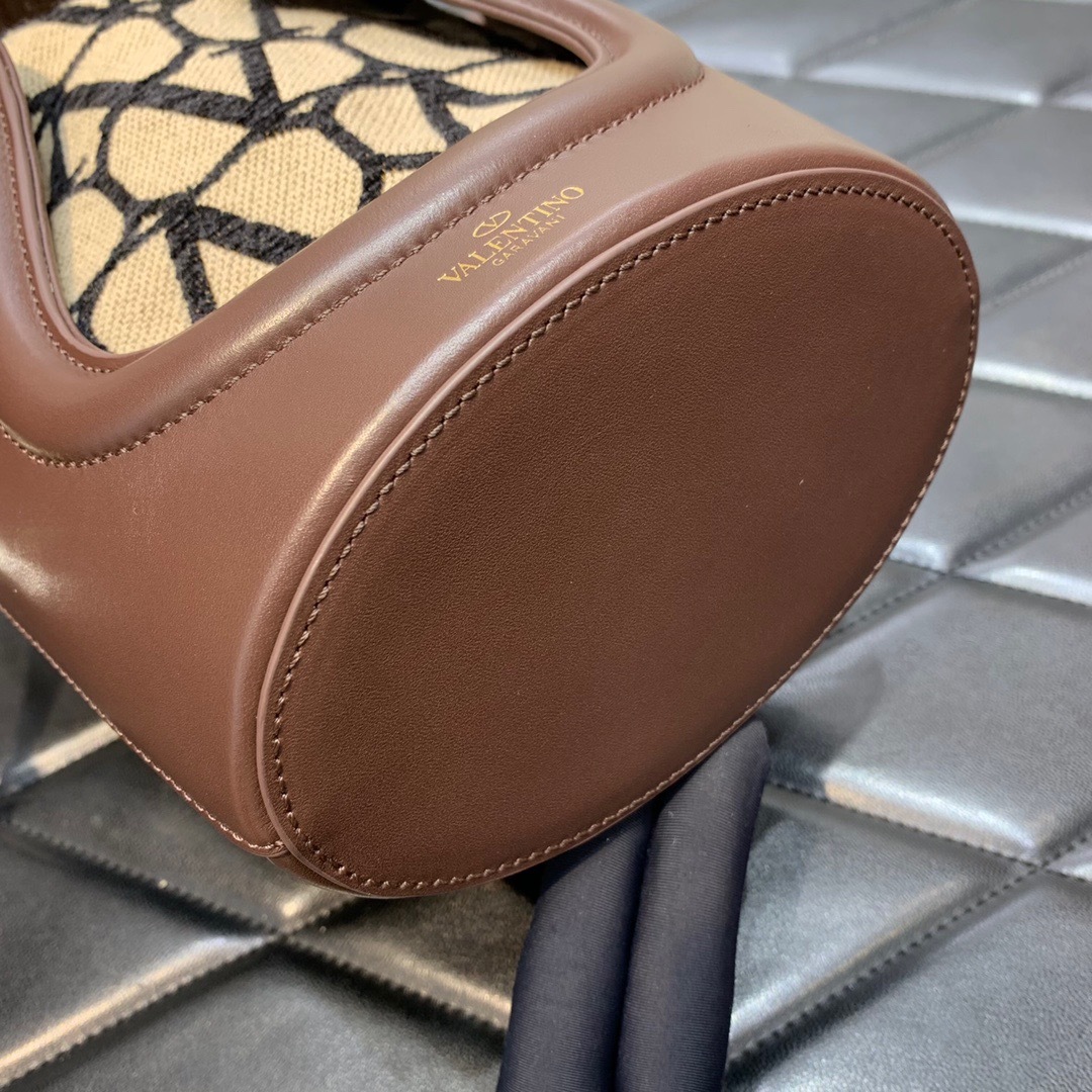 2F02A623-052E-4AD4-BC55-75212D032027