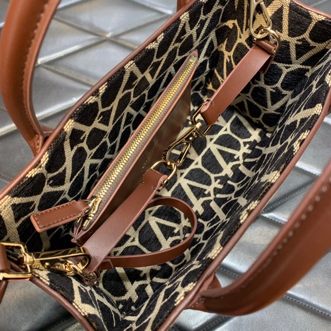 4CF520BE-A2E5-415D-B695-D006A1171D4A