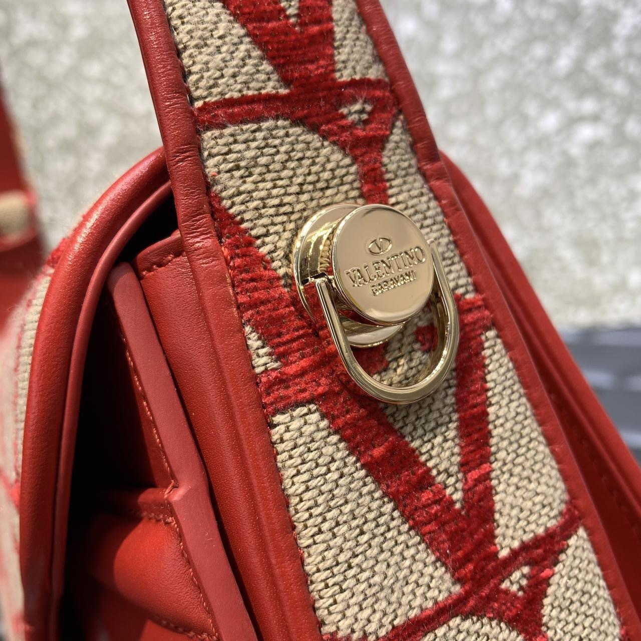 BB5ACFCC-D727-4204-9663-C26A4DD48D9B